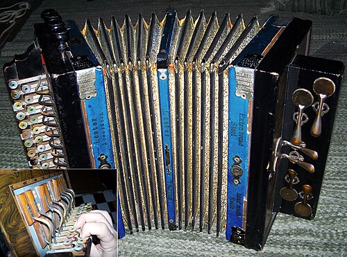 Button accordion